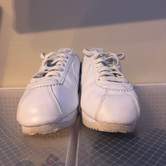 Nike Cortez - Picture 2 of 9